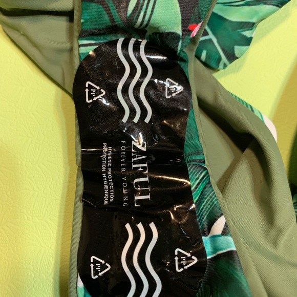 Brand new reversible bikini set ! - Picture 5 of 9